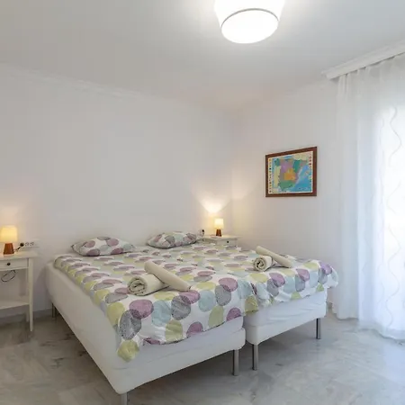 בית נופש Lovely Townhouse פואנגירולה